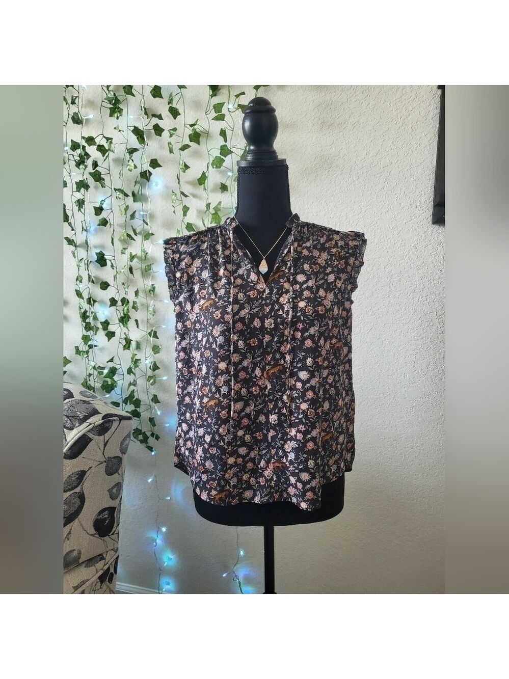 LOFT metallic accent floral and animal print grey ruched sleeve tank